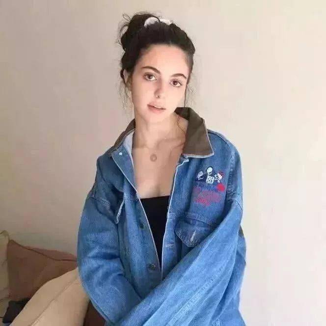 6686体育app铁牌作者Felicia