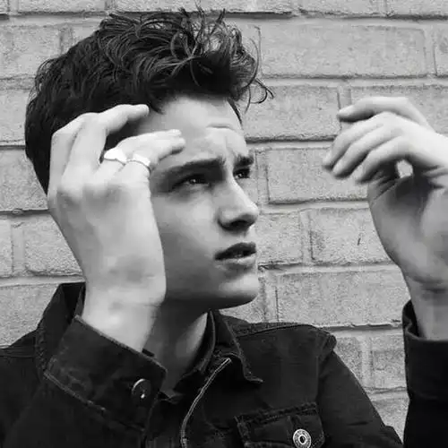 6686体育app铁牌作者Grayson