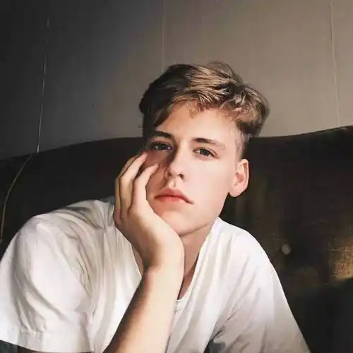 6686体育app铁牌作者Hector