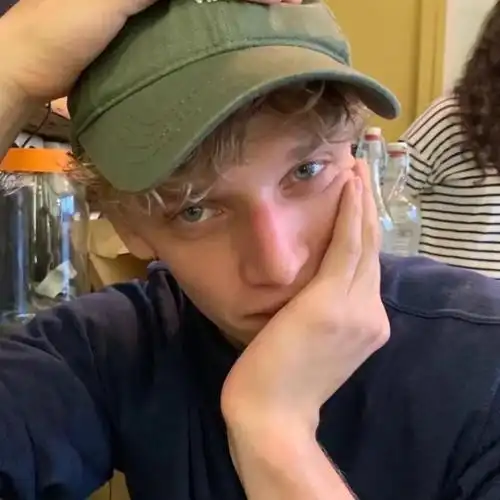 6686体育app铁牌作者Blythe