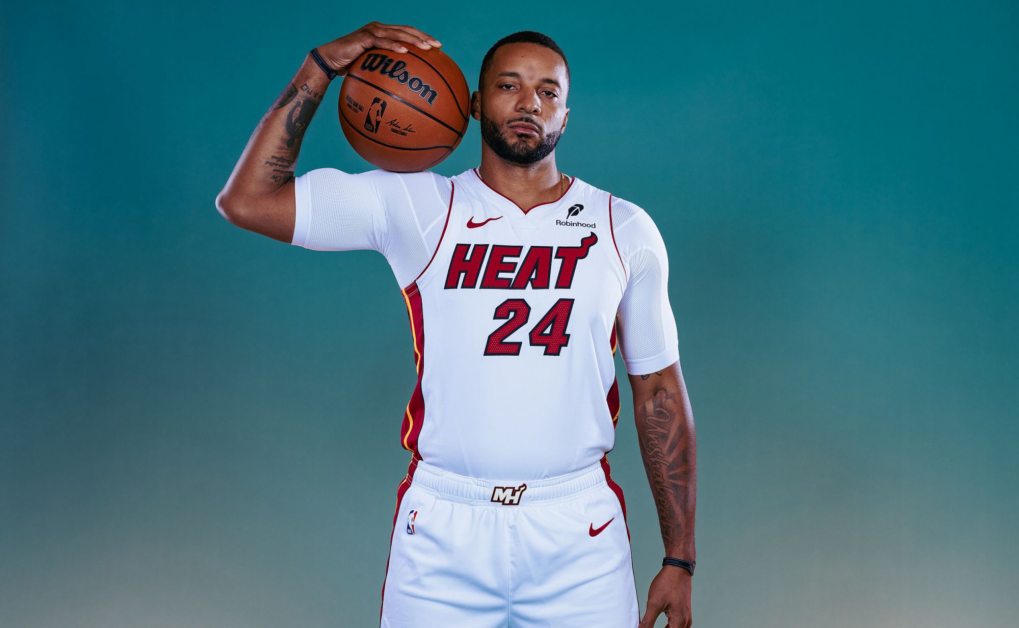 控球感火热！鲍威尔半场三分球5中4怒砍17分